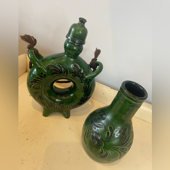 Ornate Vintage Green and Black Ring Decanter & Matching Vase/Carafe Set - Picture 2 of 8